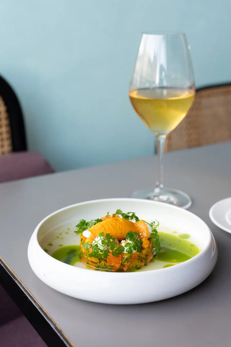 Salmon tartare with a glass of white wine